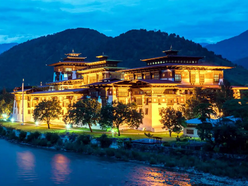 Buddha Dordenma, Tashichho Dzong, Trashi Chho Dzong, Gangtey Valley, Wangdue Phodrang